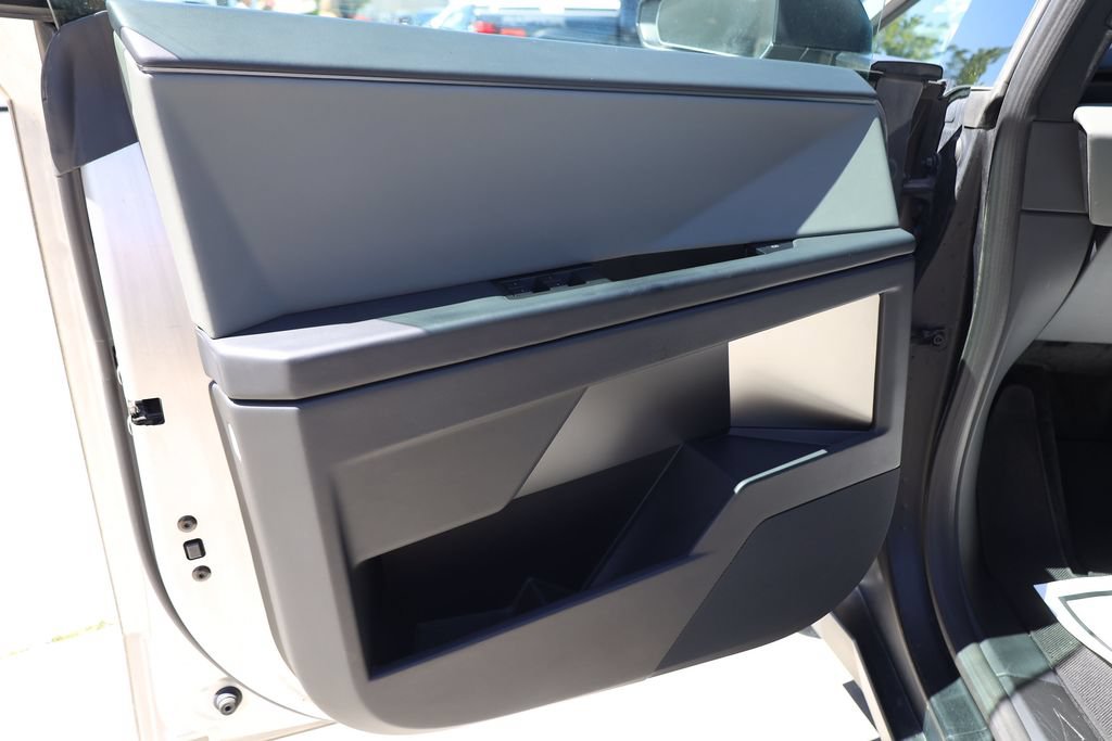 Used 2025 Tesla Cybertruck AWD Crew Cab image 10