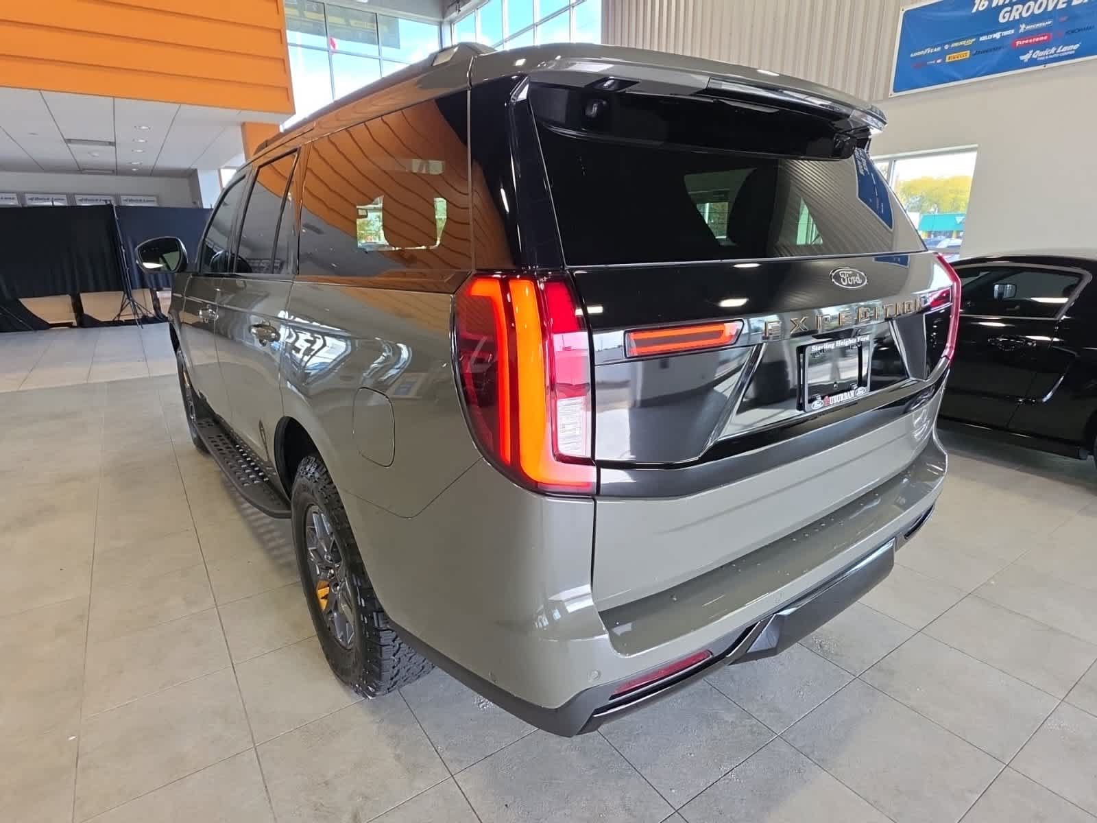 Used 2025 Ford Expedition Tremor AWD/4WD image 11