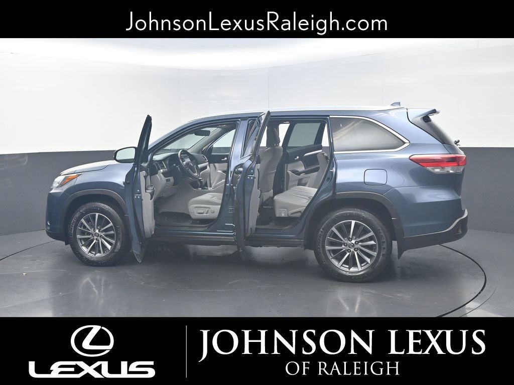 Used 2019 Toyota Highlander XLE image 27