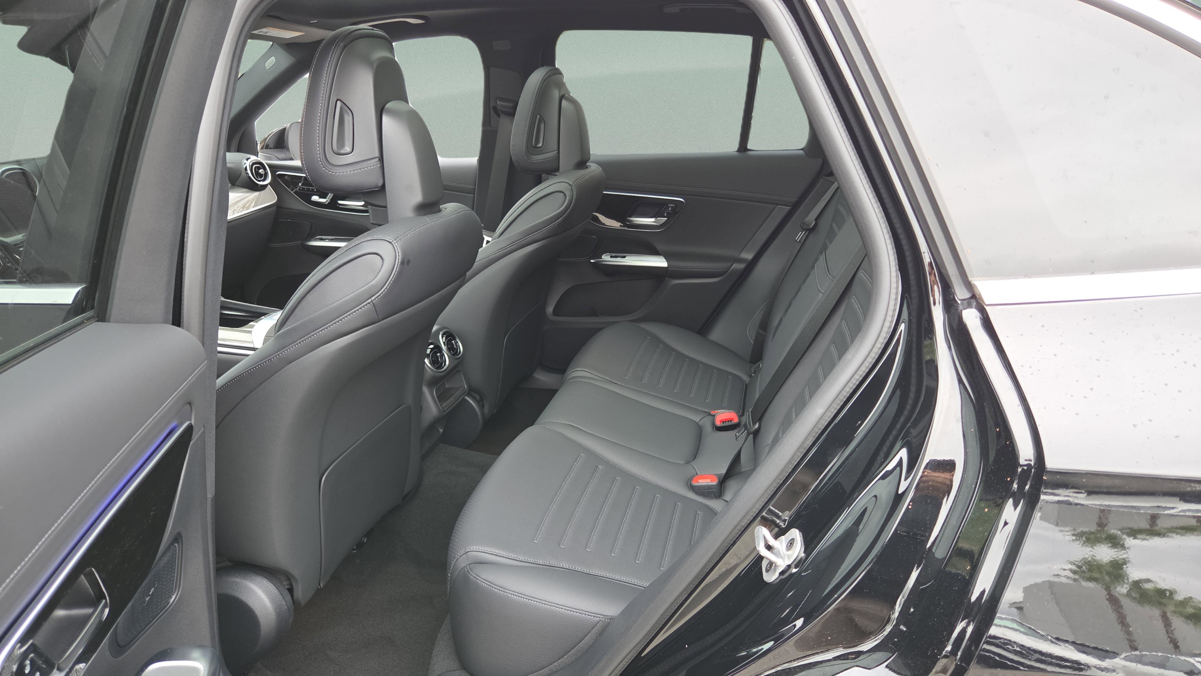 New 2026 Mercedes-Benz GLC 300 image 32
