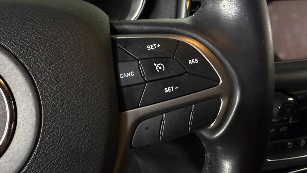 Used 2021 Jeep Grand Cherokee Laredo AWD/4WD image 18