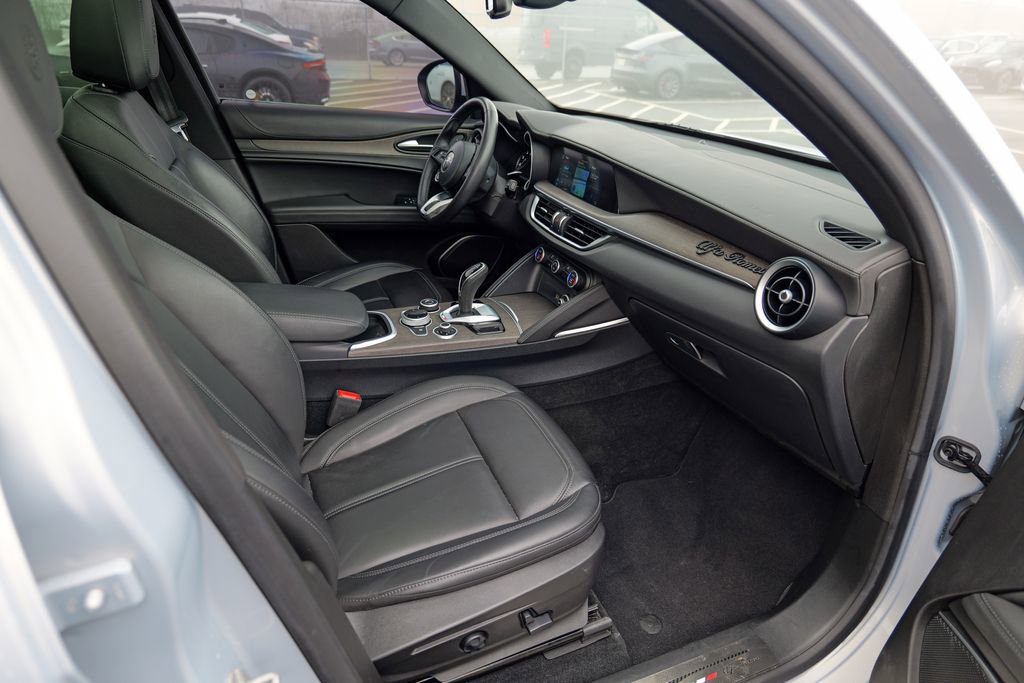 Used 2022 Alfa Romeo Stelvio Ti image 36