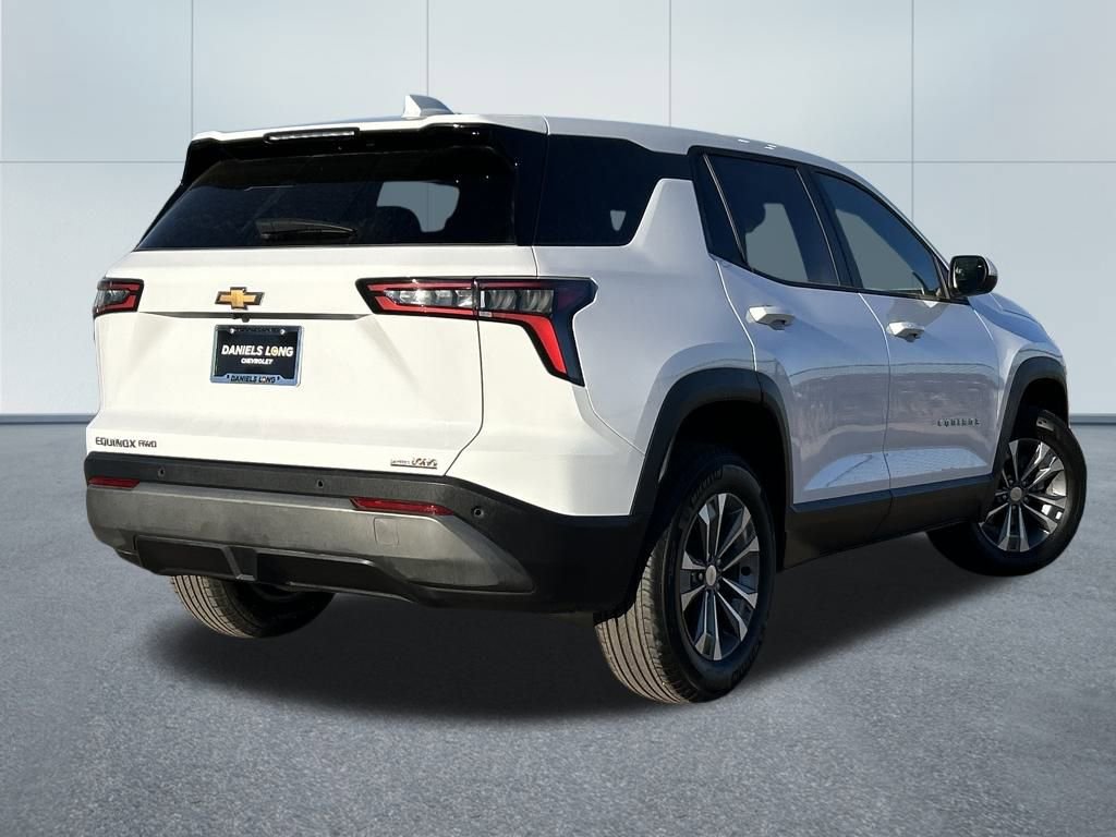 Used 2025 Chevrolet Equinox LT image 2