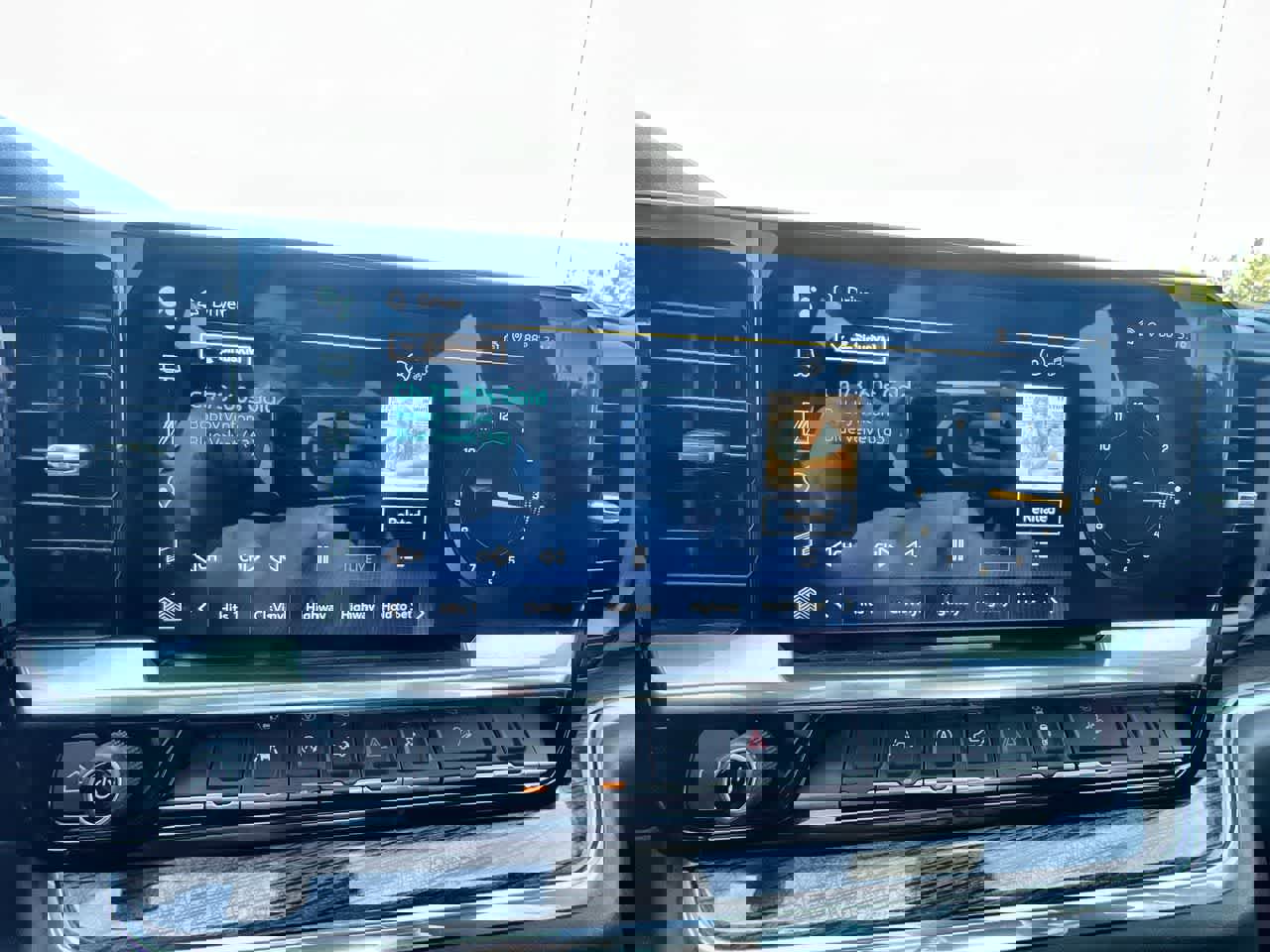 Used 2024 Chevrolet Silverado 1500 RST w/ Z71 Off-Road Package image 13