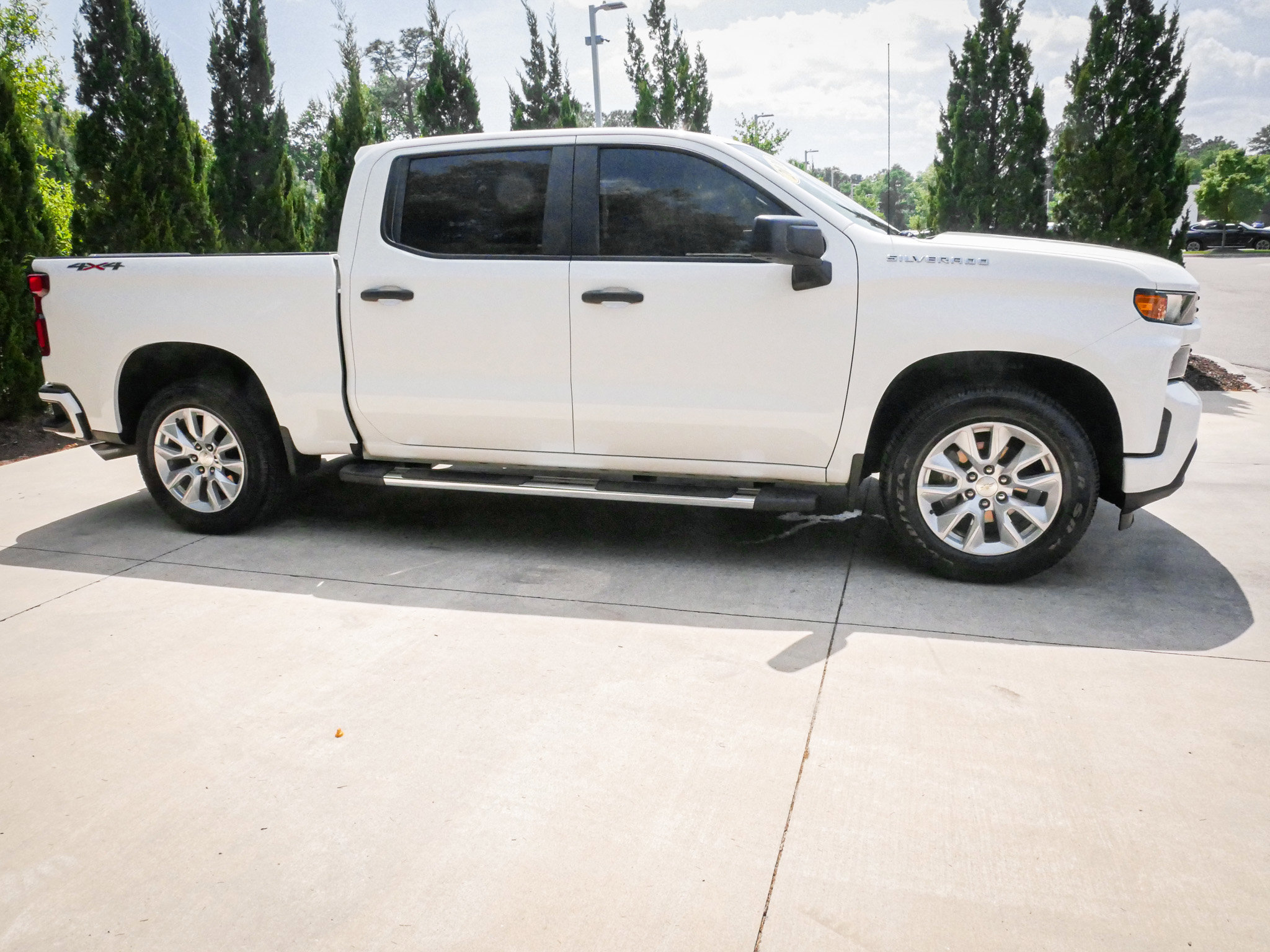 Used 2020 Chevrolet Silverado 1500 Custom w/ Custom Value Package AWD/4WD image 11