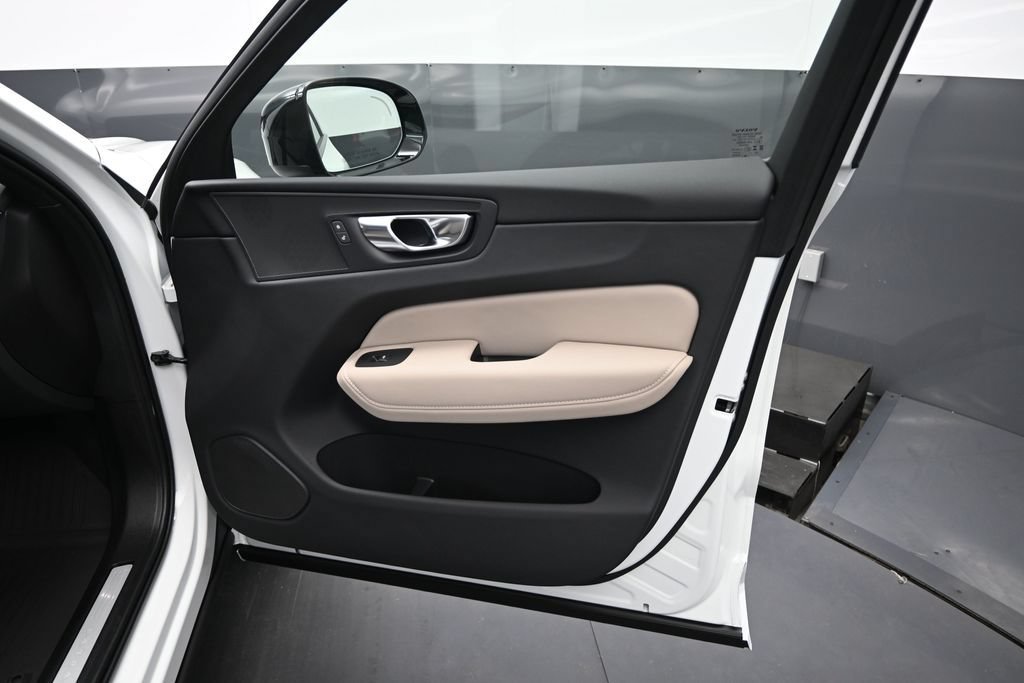 New 2026 Volvo XC60 B5 Plus w/ Protection Package Premier AWD/4WD image 20