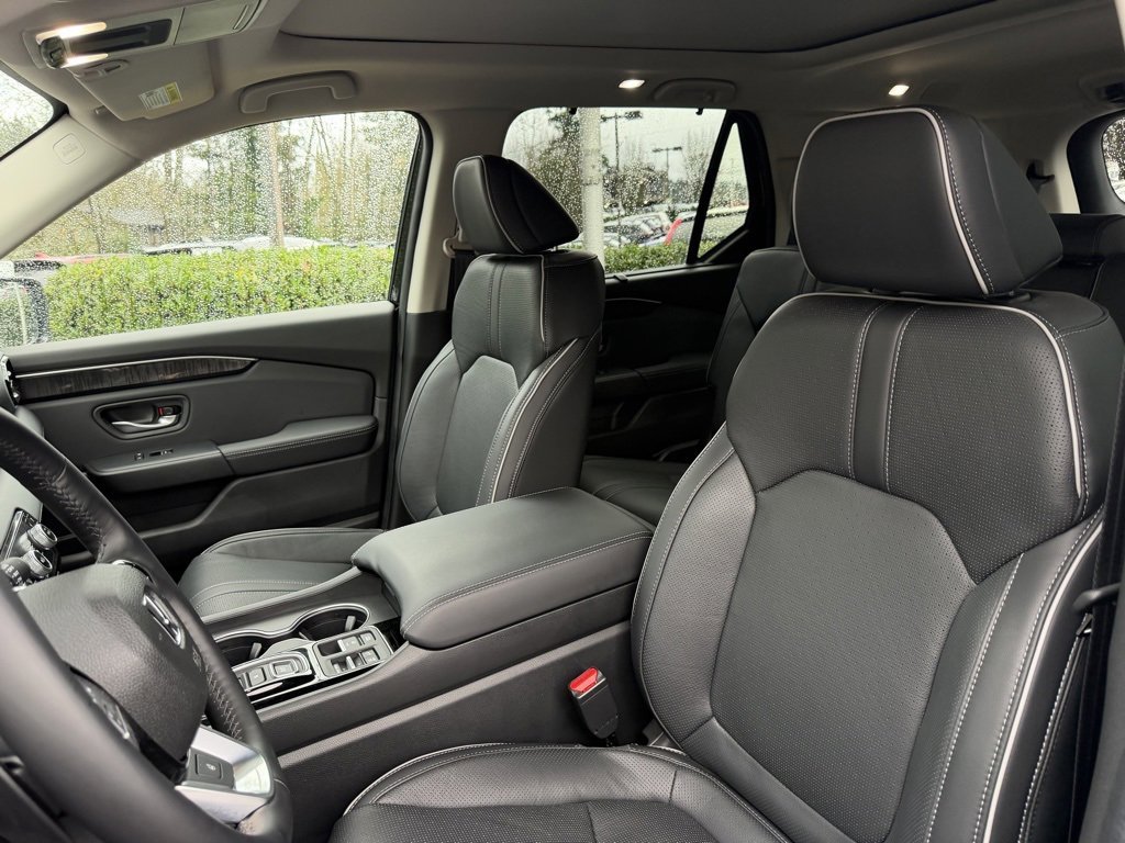 Used 2025 Honda Pilot Elite image 15