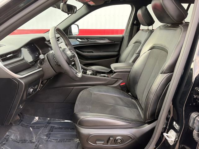 Used 2023 Jeep Grand Cherokee Altitude AWD/4WD image 23