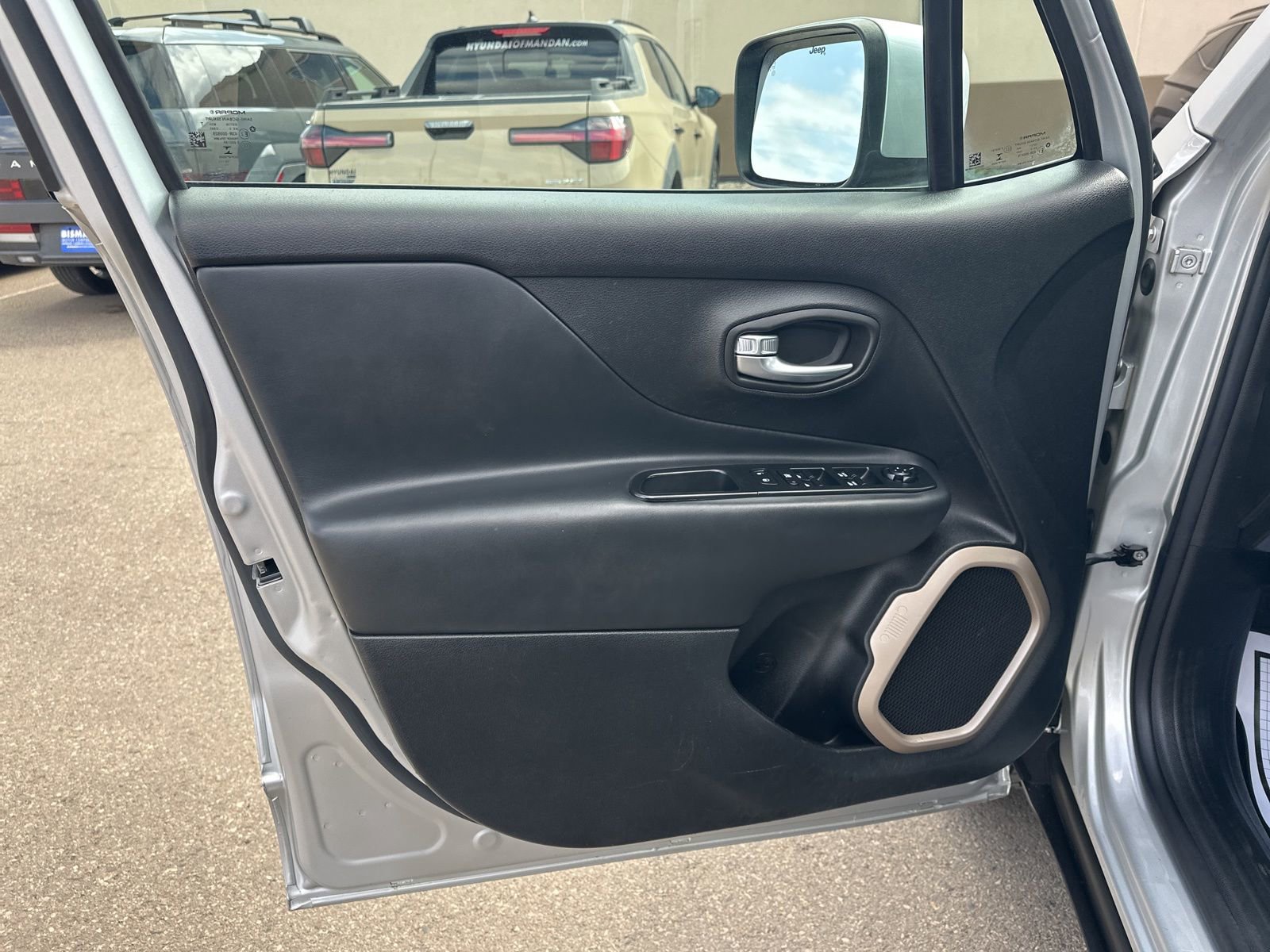 Used 2016 Jeep Renegade Limited AWD/4WD image 16