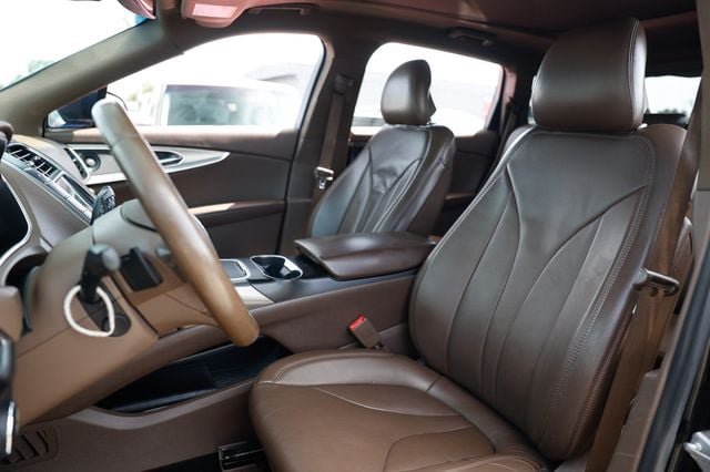 Used 2016 Lincoln MKX Reserve w/ Technology Package FWD image 9
