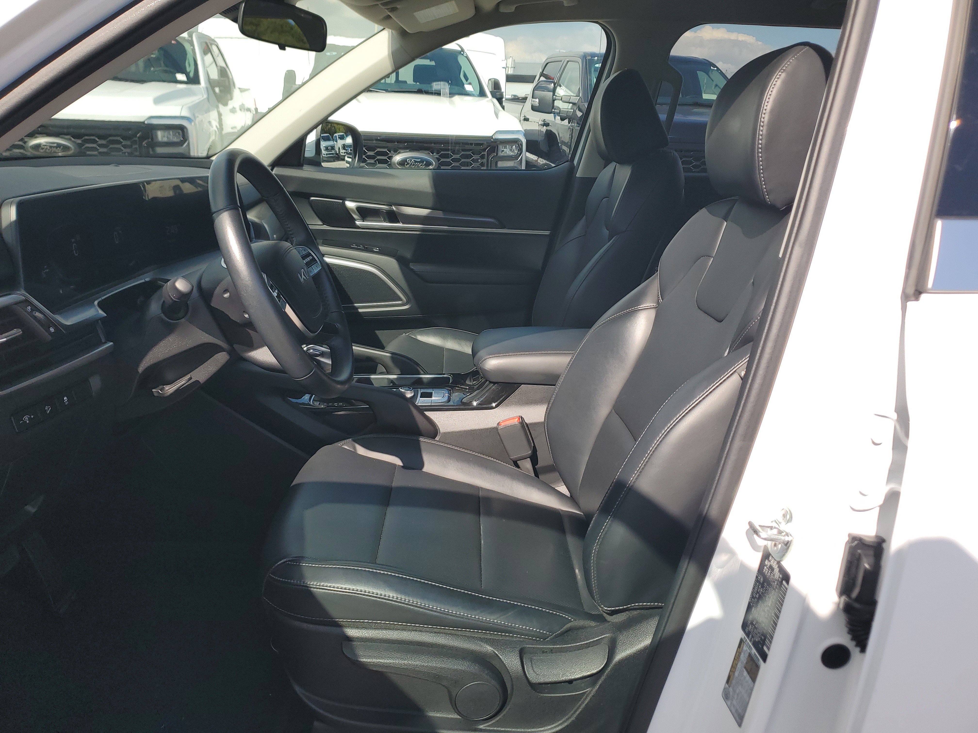 Used 2024 Kia Telluride LX FWD image 11