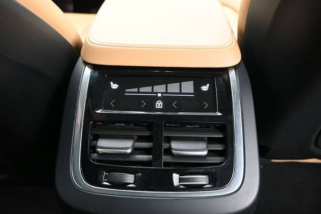 Used 2023 Volvo XC90 B6 Ultimate w/ Protection Package Premier AWD/4WD image 36