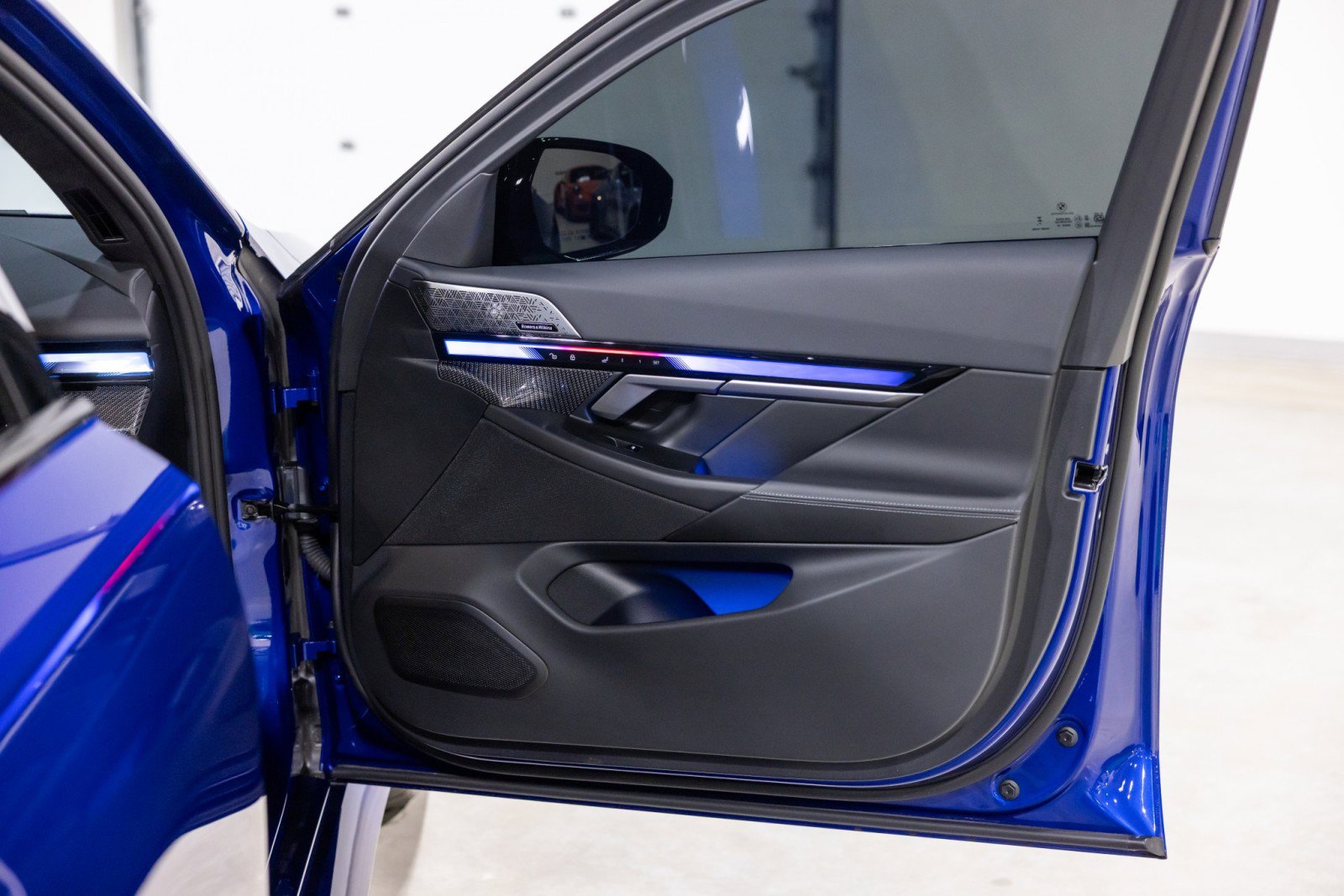 Used 2025 BMW M5 w/ Executive Package image 26