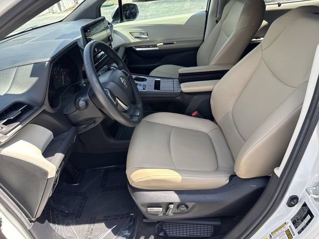Used 2024 Toyota Sienna XLE FWD image 15
