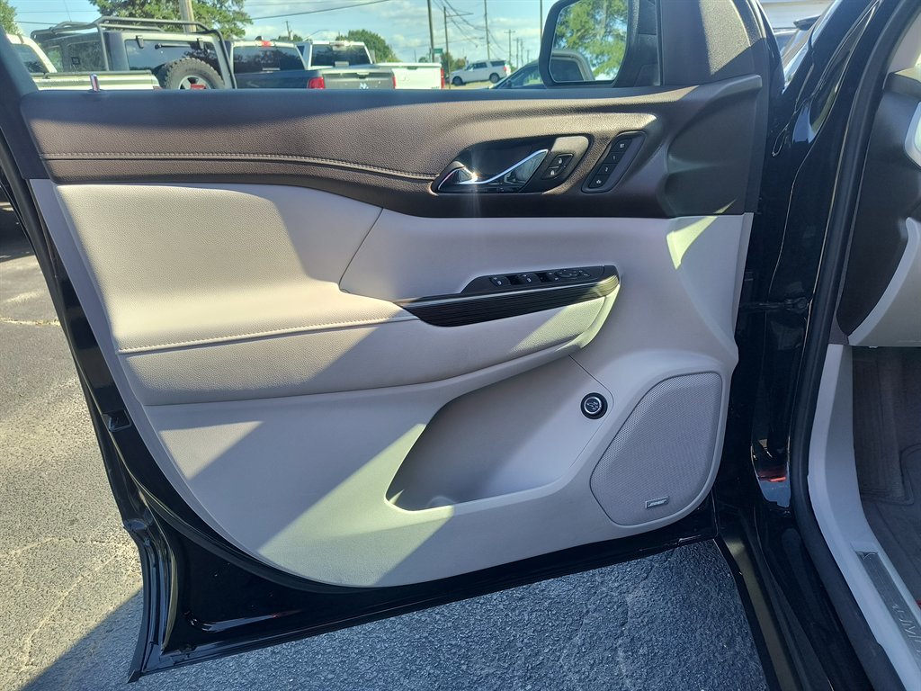 Used 2021 GMC Acadia SLT w/ Preferred Package image 21