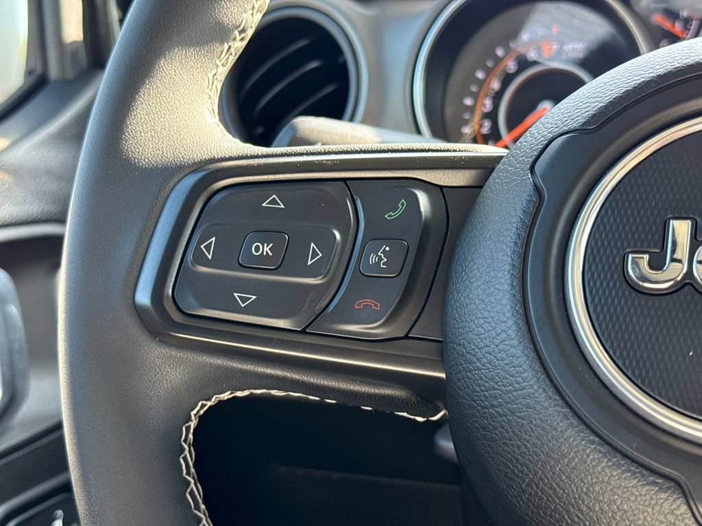 Used 2023 Jeep Gladiator Mojave AWD/4WD image 28