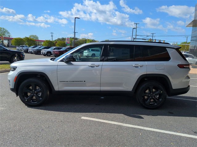 New 2025 Jeep Grand Cherokee L Limited w/ Black Appearance Package image 7