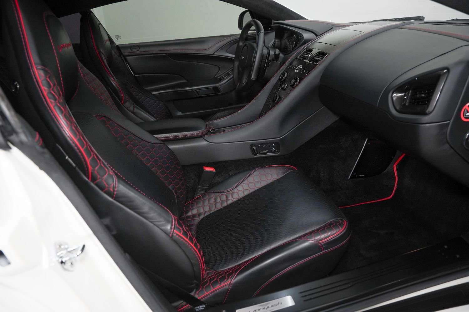 Used 2014 Aston Martin Vanquish Coupe image 11