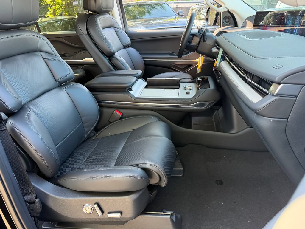 New 2027 Lincoln Navigator L Premier AWD/4WD image 13