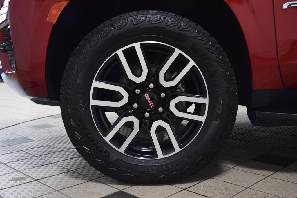 Used 2024 GMC Yukon AT4 AWD/4WD image 30