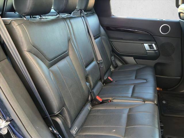 Used 2020 Land Rover Discovery SE AWD/4WD image 20