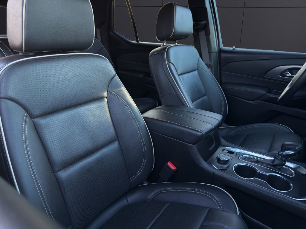 Used 2023 Chevrolet Traverse Premier image 14