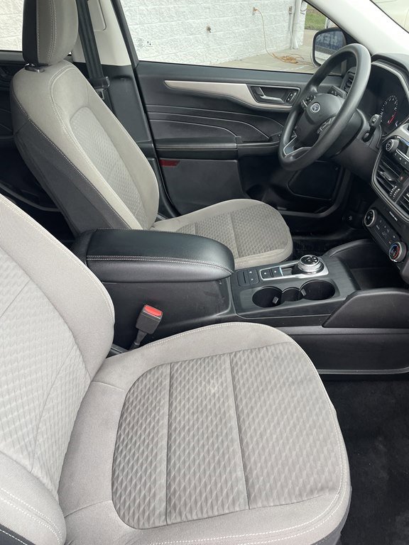 Used 2022 Ford Escape SE image 15