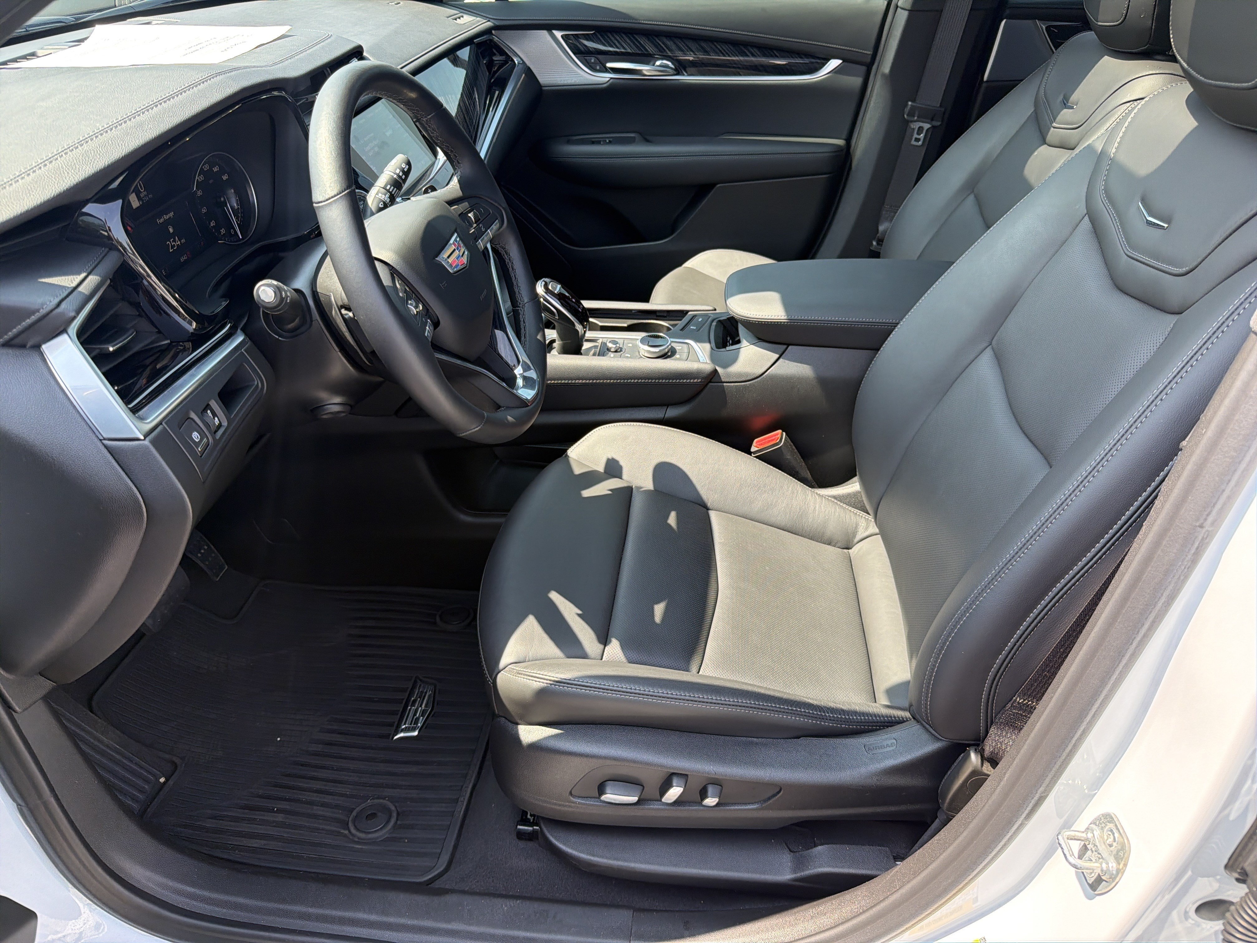 Certified 2025 Cadillac XT6 Premium Luxury FWD image 10