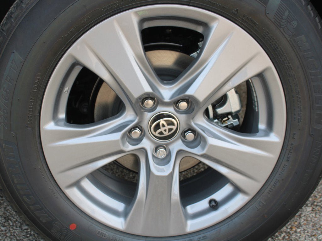 Used 2025 Toyota RAV4 LE AWD/4WD image 15