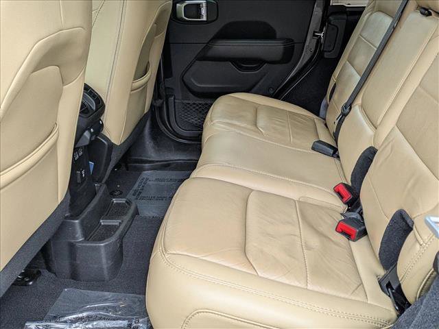 Used 2019 Jeep Wrangler Unlimited Sahara w/ Cold Weather Group image 18