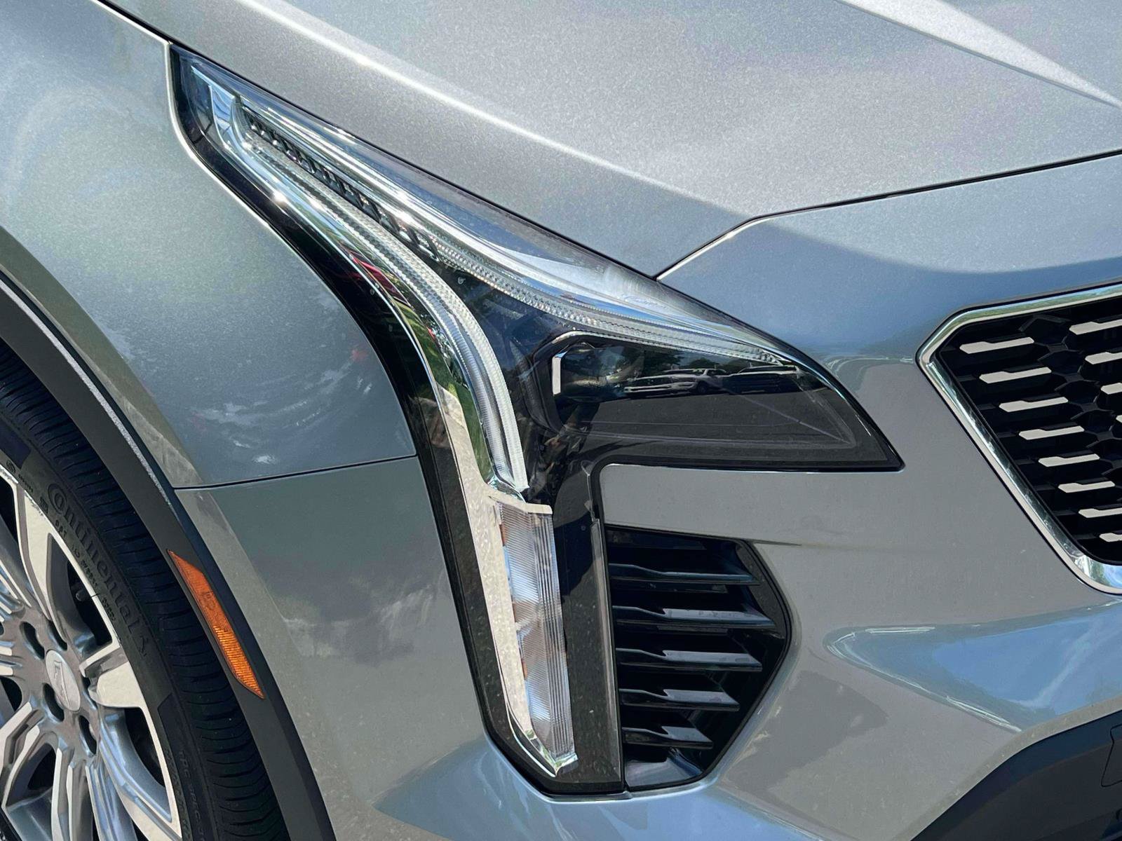 Used 2023 Cadillac XT4 Premium Luxury w/ Cold Weather Package FWD image 7