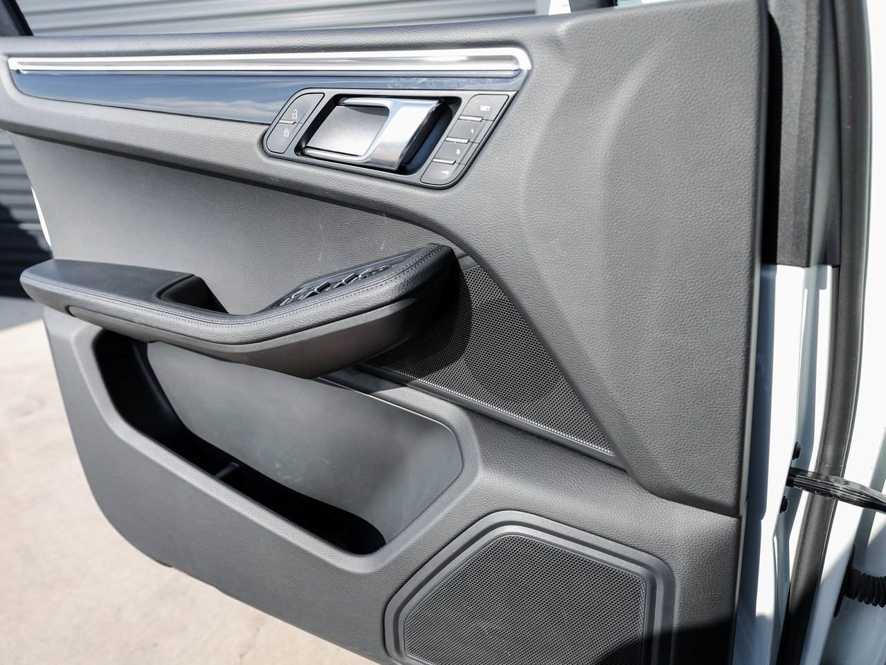 Certified 2023 Porsche Macan image 23