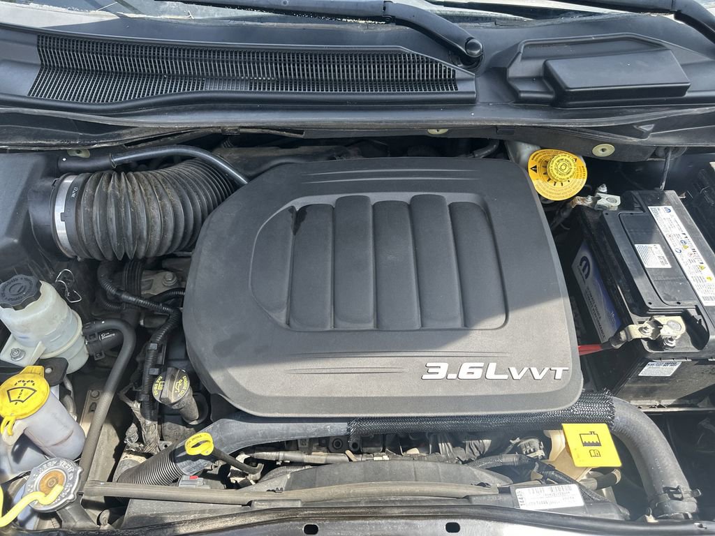 Used 2016 Dodge Grand Caravan SE FWD image 12
