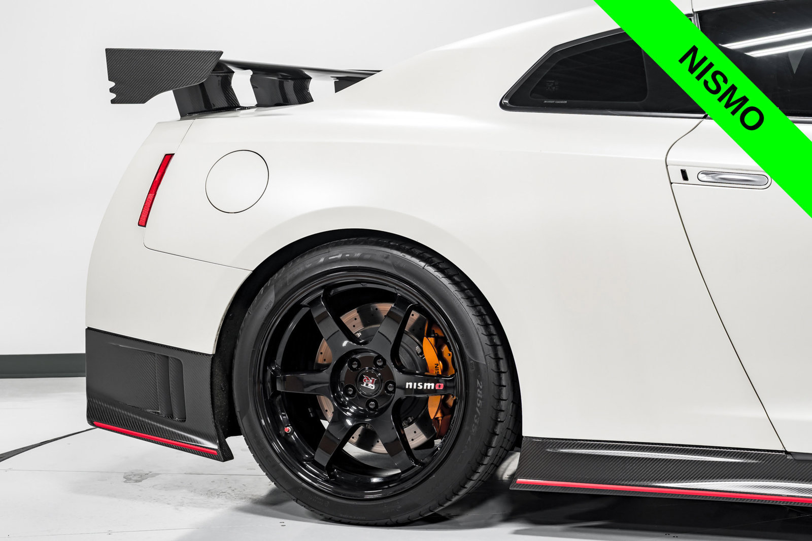 Used 2016 Nissan GT-R NISMO AWD/4WD image 45