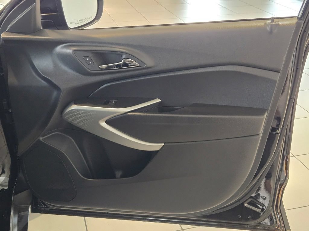 New 2026 Chevrolet Trax LS w/ LS Convenience Package FWD image 4