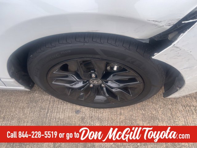 Certified 2022 Toyota Avalon XLE image 3