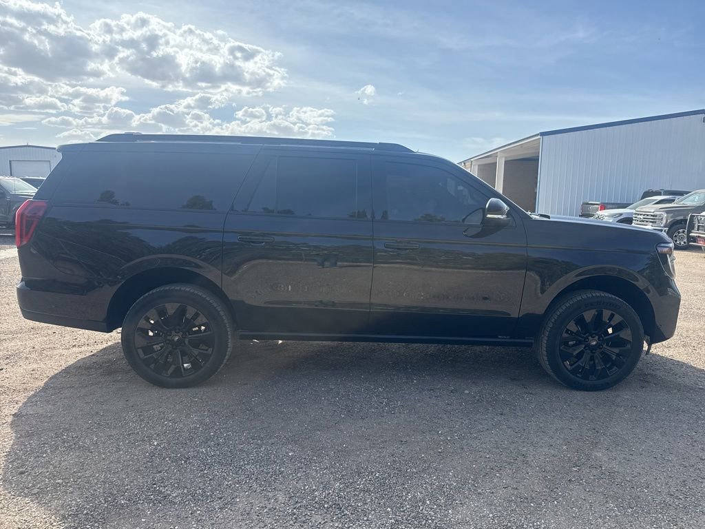 Used 2025 Ford Expedition Max Platinum w/ Stealth Appearance Package image 7