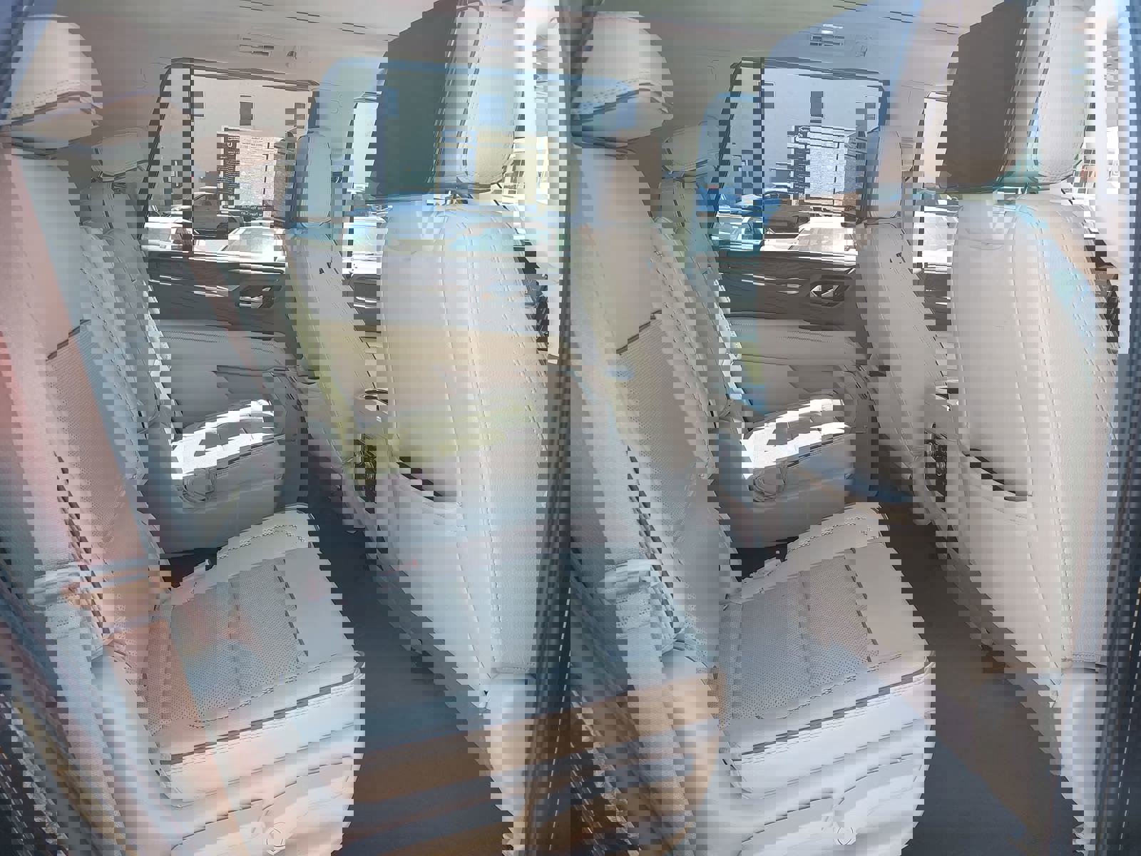 Used 2022 GMC Yukon Denali w/ Denali Premium Package image 12