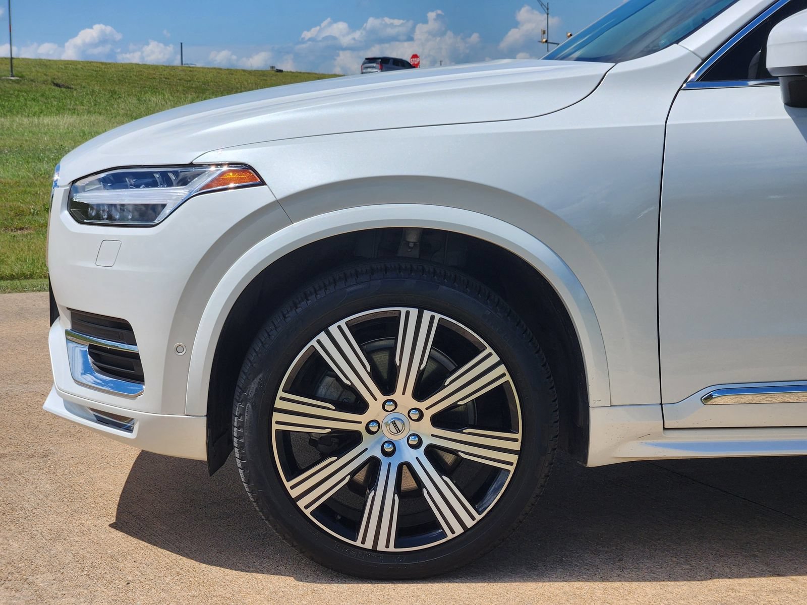 Used 2023 Volvo XC90 B6 Ultimate w/ Protection Package Premier AWD/4WD image 13