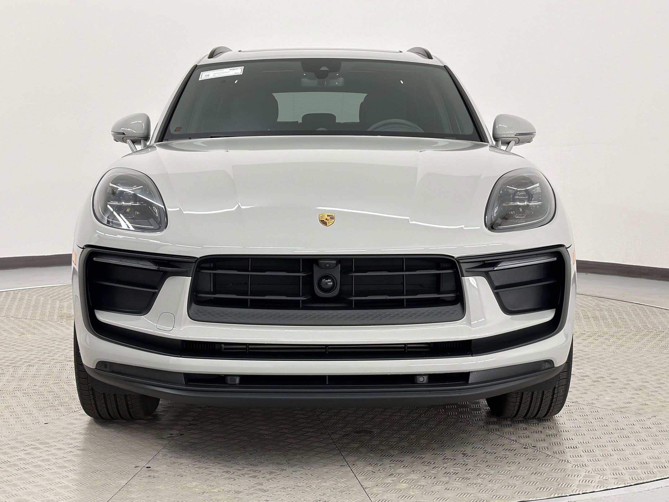 Used 2025 Porsche Macan AWD/4WD image 6