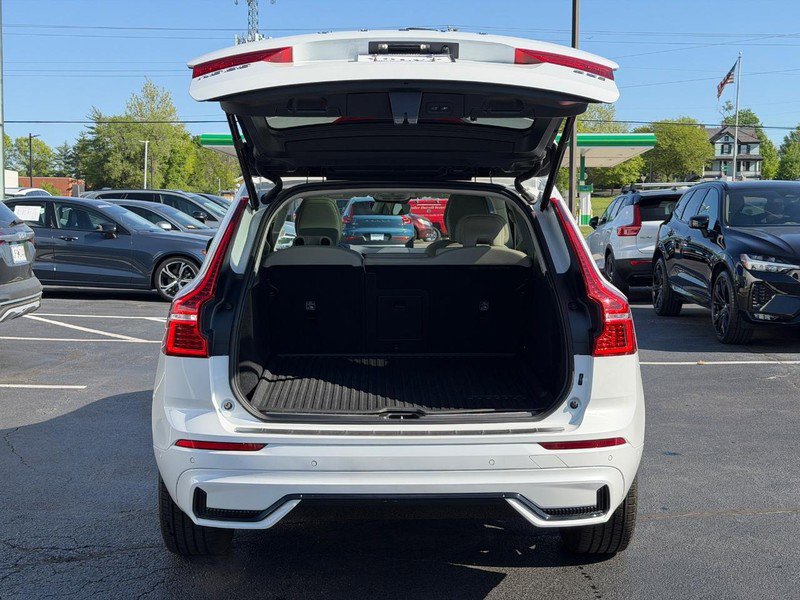 Certified 2023 Volvo XC60 B5 Plus w/ Climate Package AWD/4WD image 5