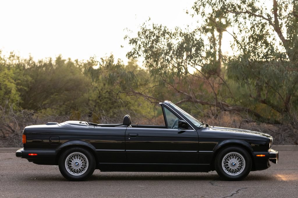 Used 1990 BMW 325i Convertible RWD image 10