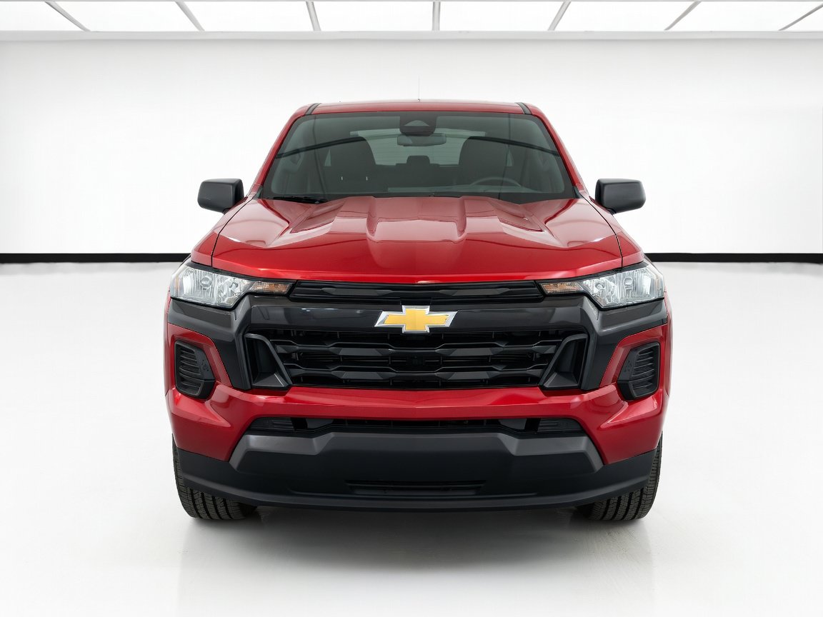 Used 2024 Chevrolet Colorado LT RWD image 2