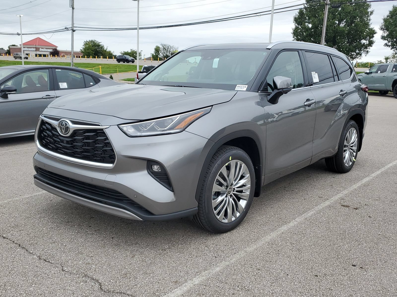New 2026 Toyota Highlander Platinum AWD/4WD image 2