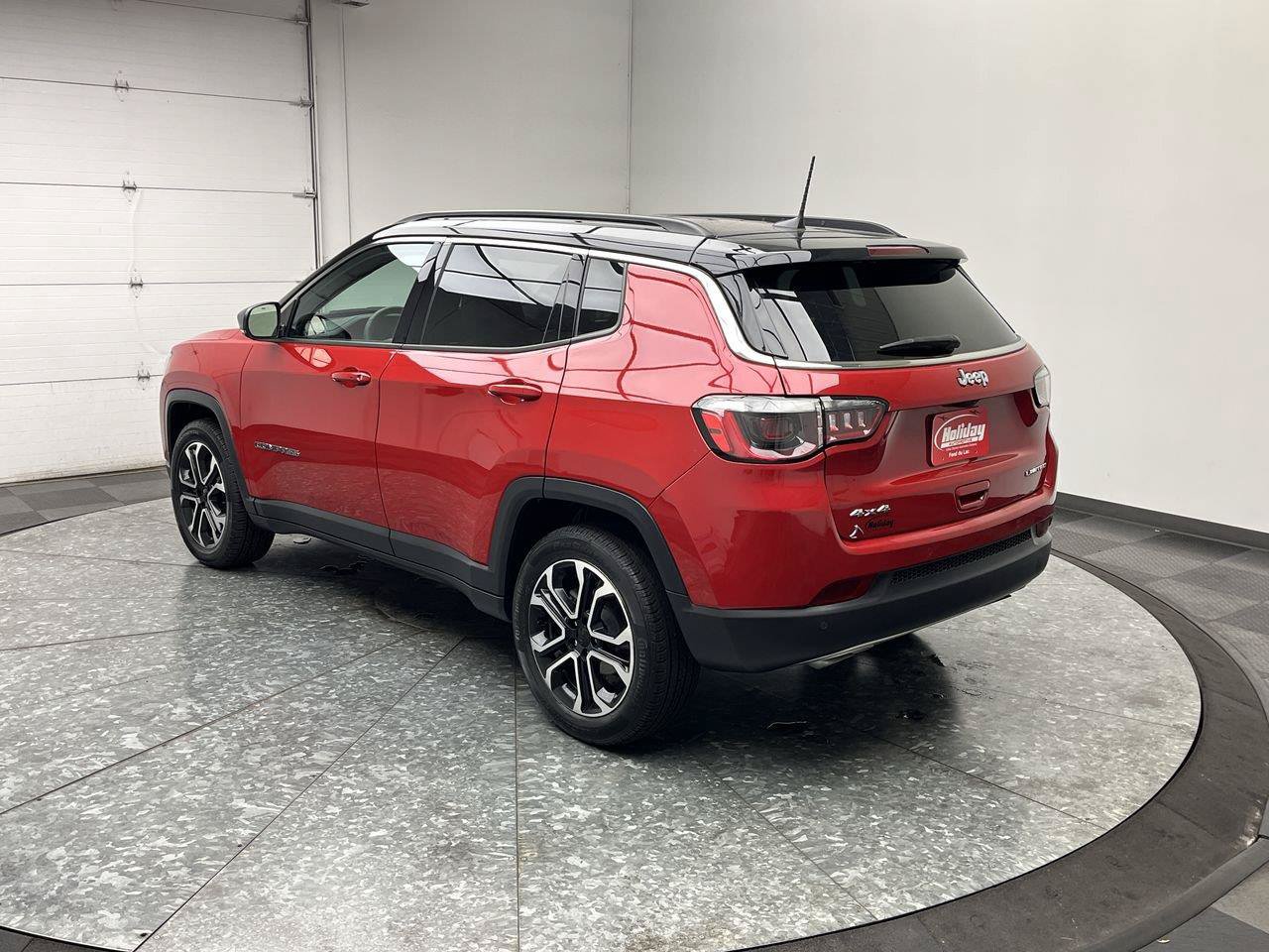 Used 2023 Jeep Compass Limited AWD/4WD image 2