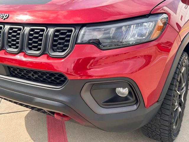 Used 2025 Jeep Compass Trailhawk AWD/4WD image 4