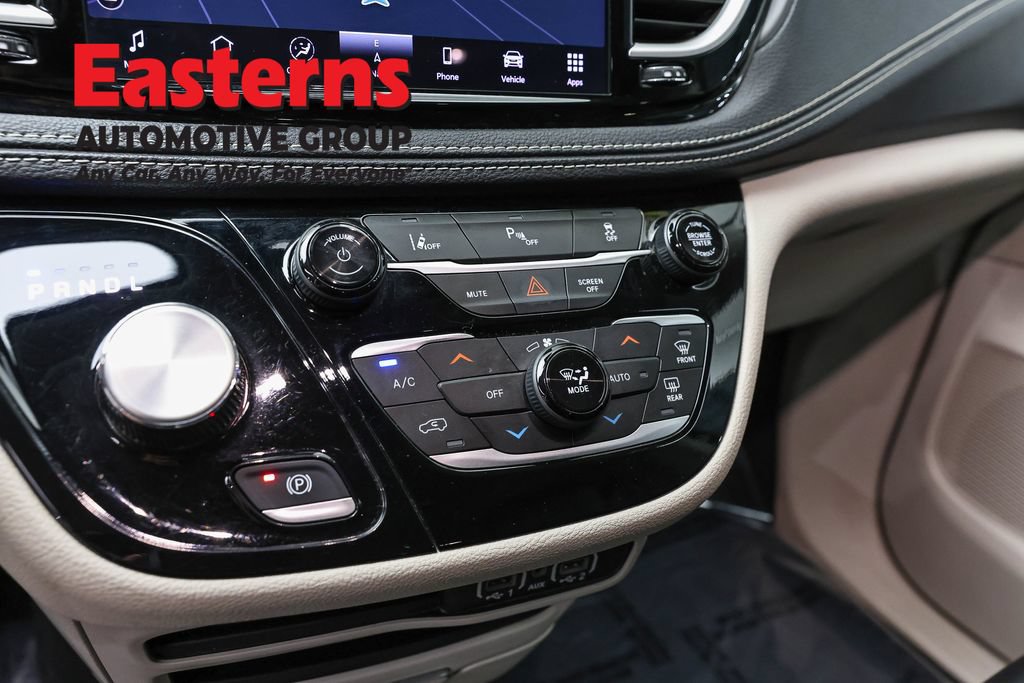 Used 2024 Chrysler Pacifica Limited FWD image 20
