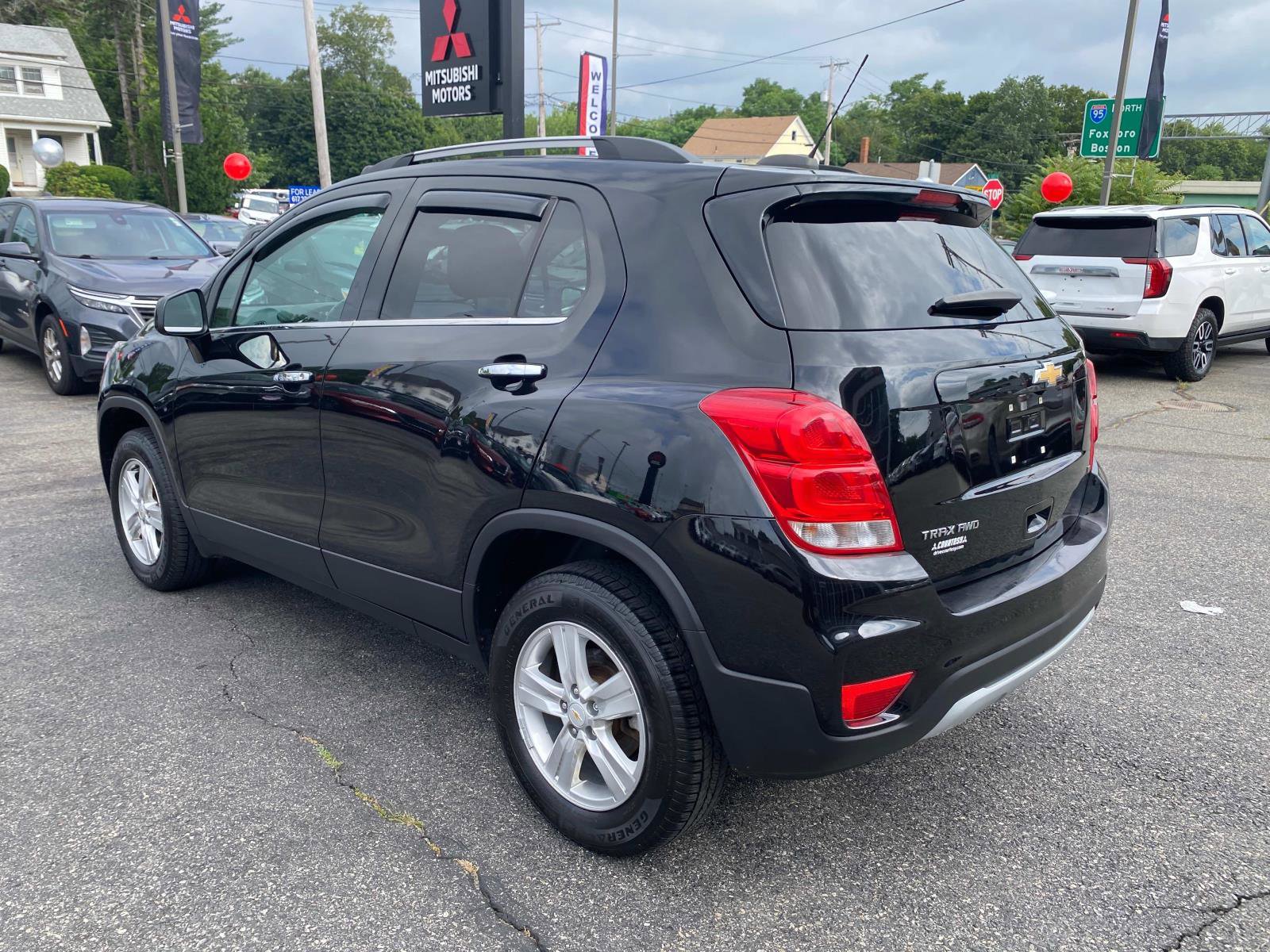 Used 2019 Chevrolet Trax LT w/ LT Convenience Package image 3