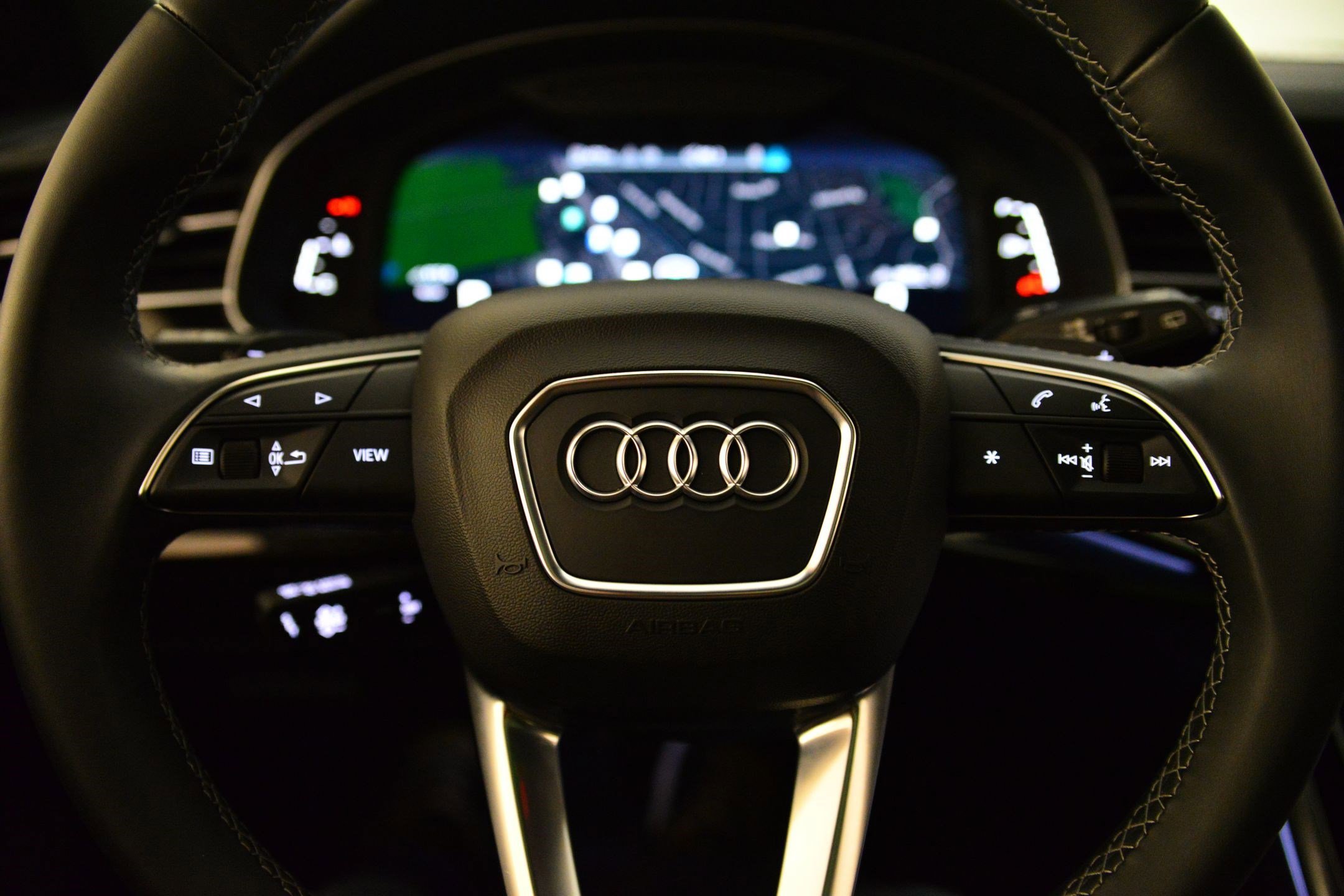 Used 2025 Audi Q7 Premium w/ Convenience Package image 13