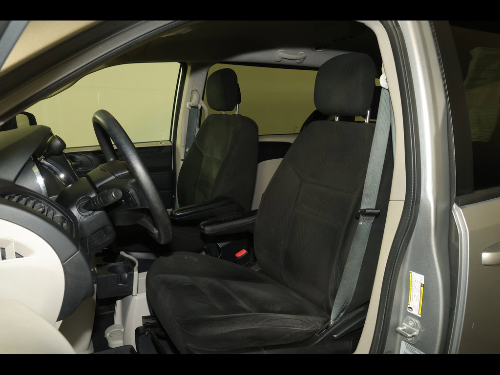 Used 2015 Dodge Grand Caravan SE w/ Quick Order Package 29E SE FWD image 12